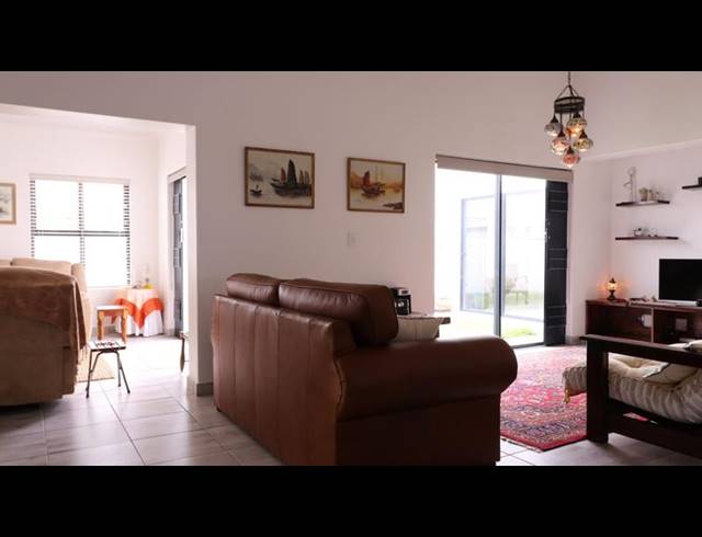 2 BEDROOM HOUSE FOR SALE IN DWARSKERSBOS